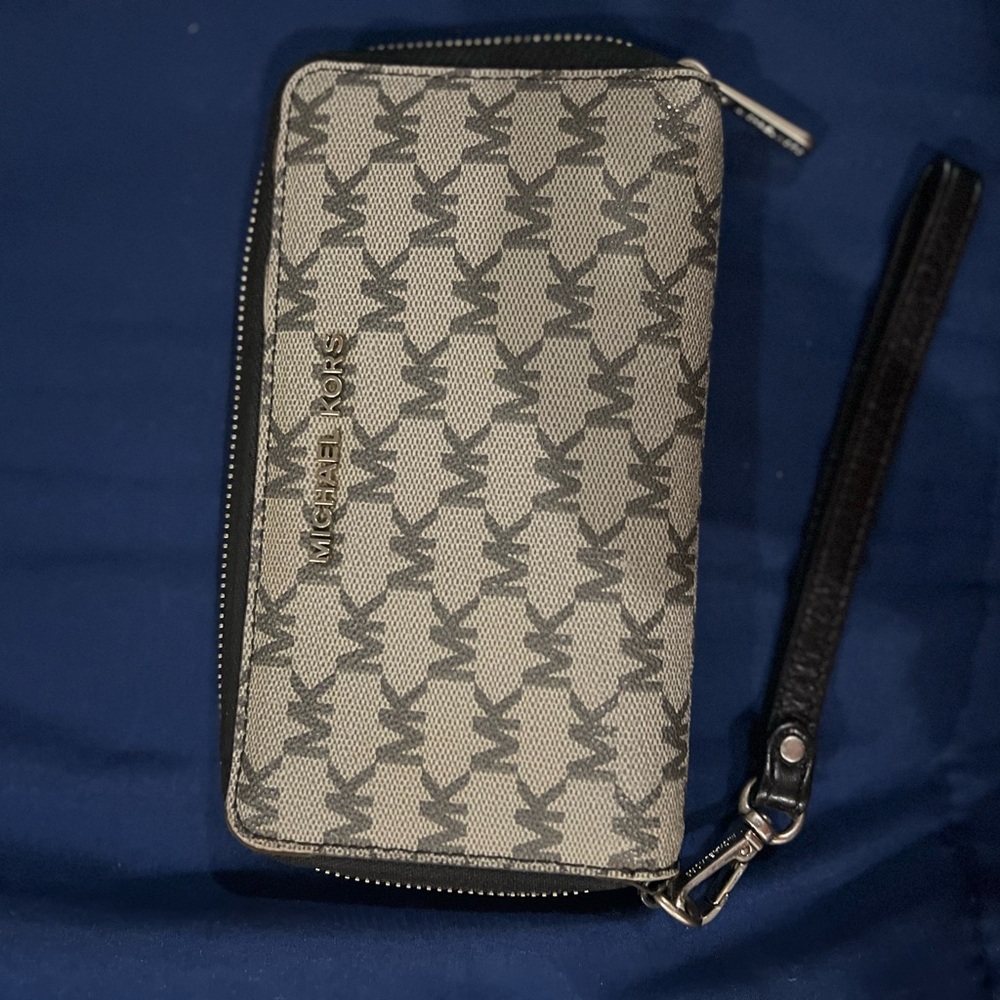 Pristine- Michael Kors Gray and Black Monogram Wallet